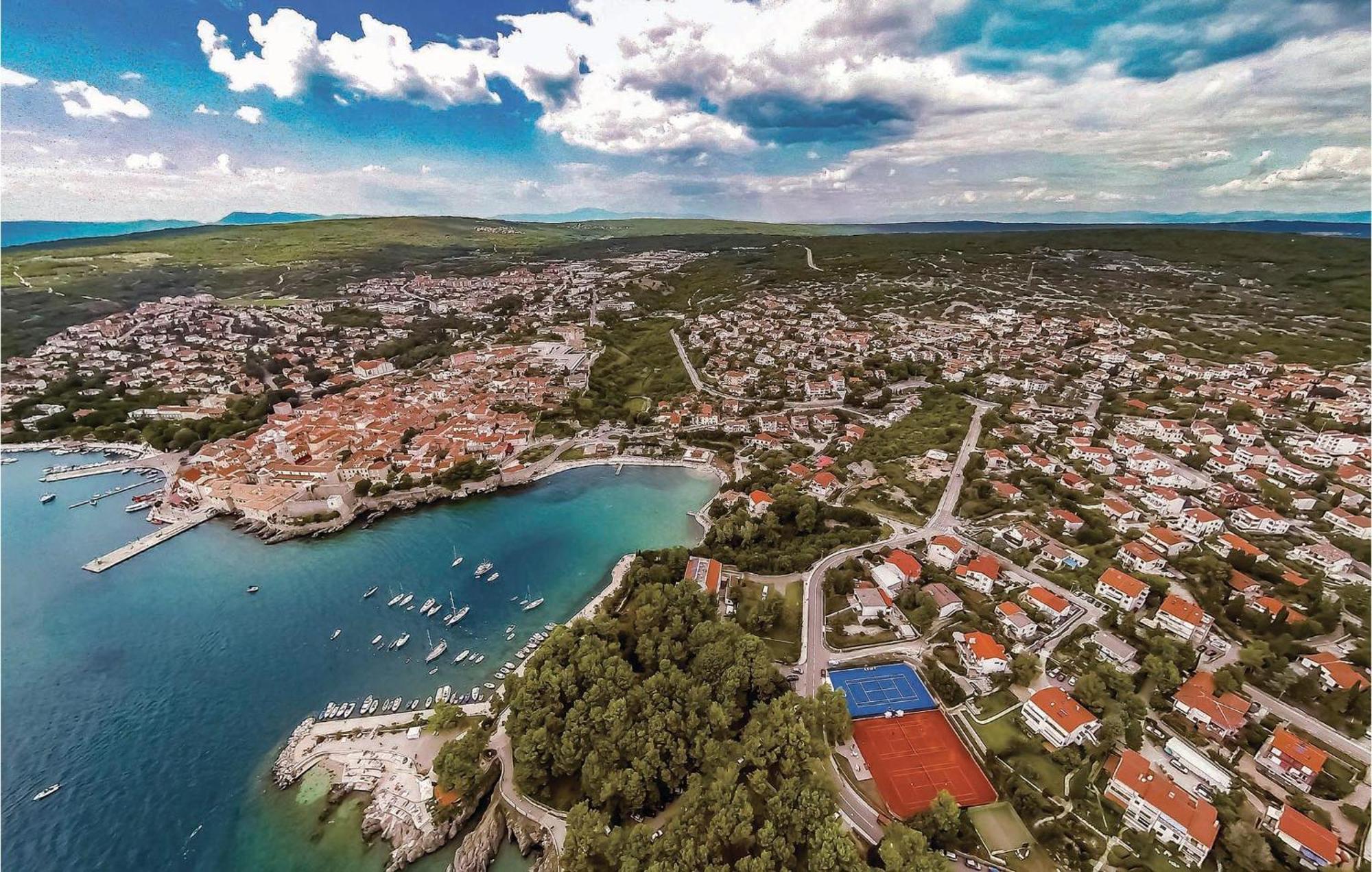 Beautiful Apartment In Malinska With Wifi Luaran gambar
