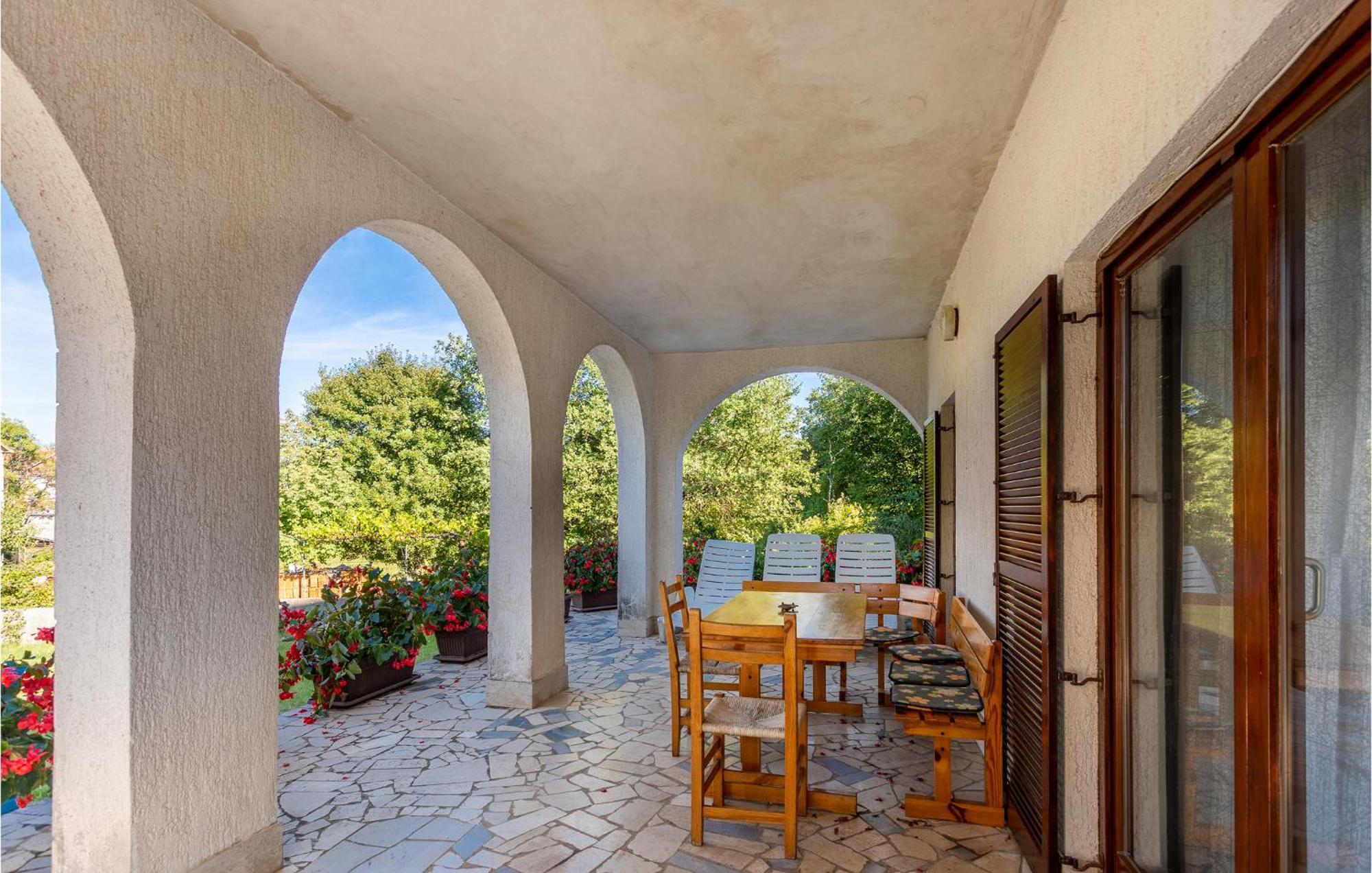 Beautiful Apartment In Malinska With Wifi Luaran gambar