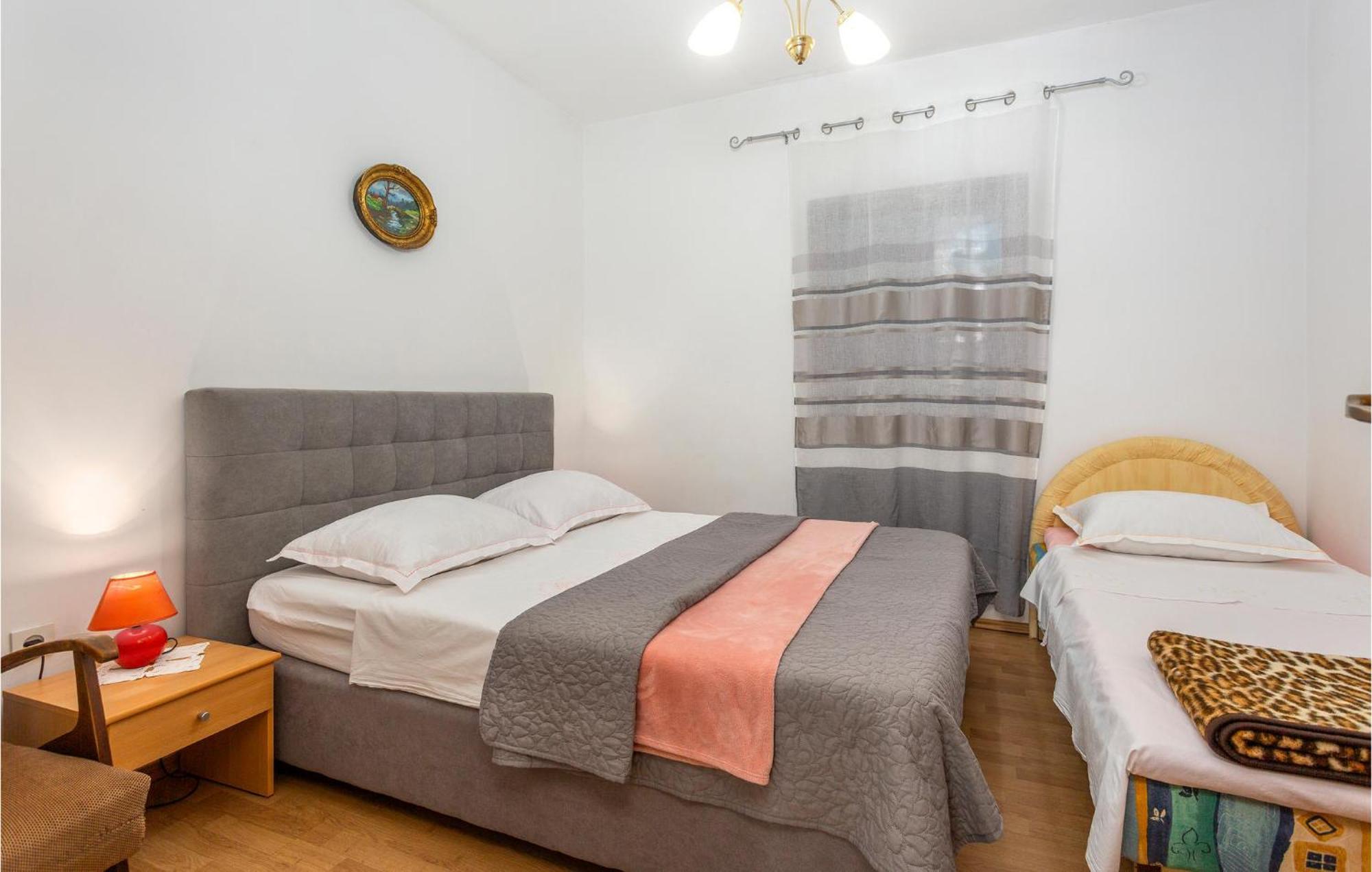 Beautiful Apartment In Malinska With Wifi Luaran gambar