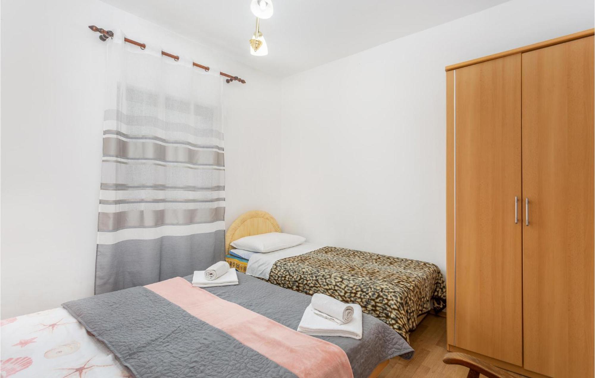 Beautiful Apartment In Malinska With Wifi Luaran gambar