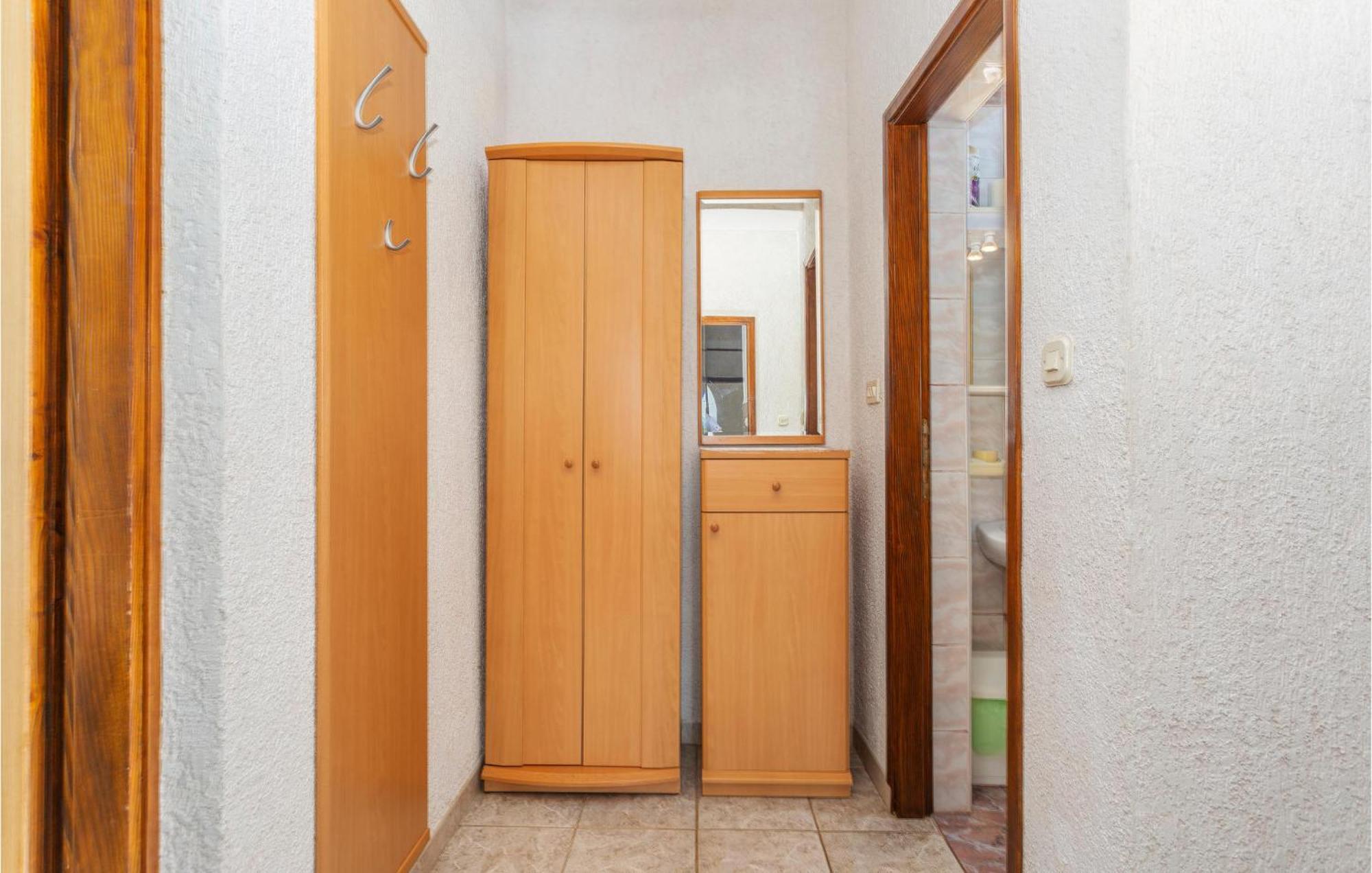 Beautiful Apartment In Malinska With Wifi Luaran gambar