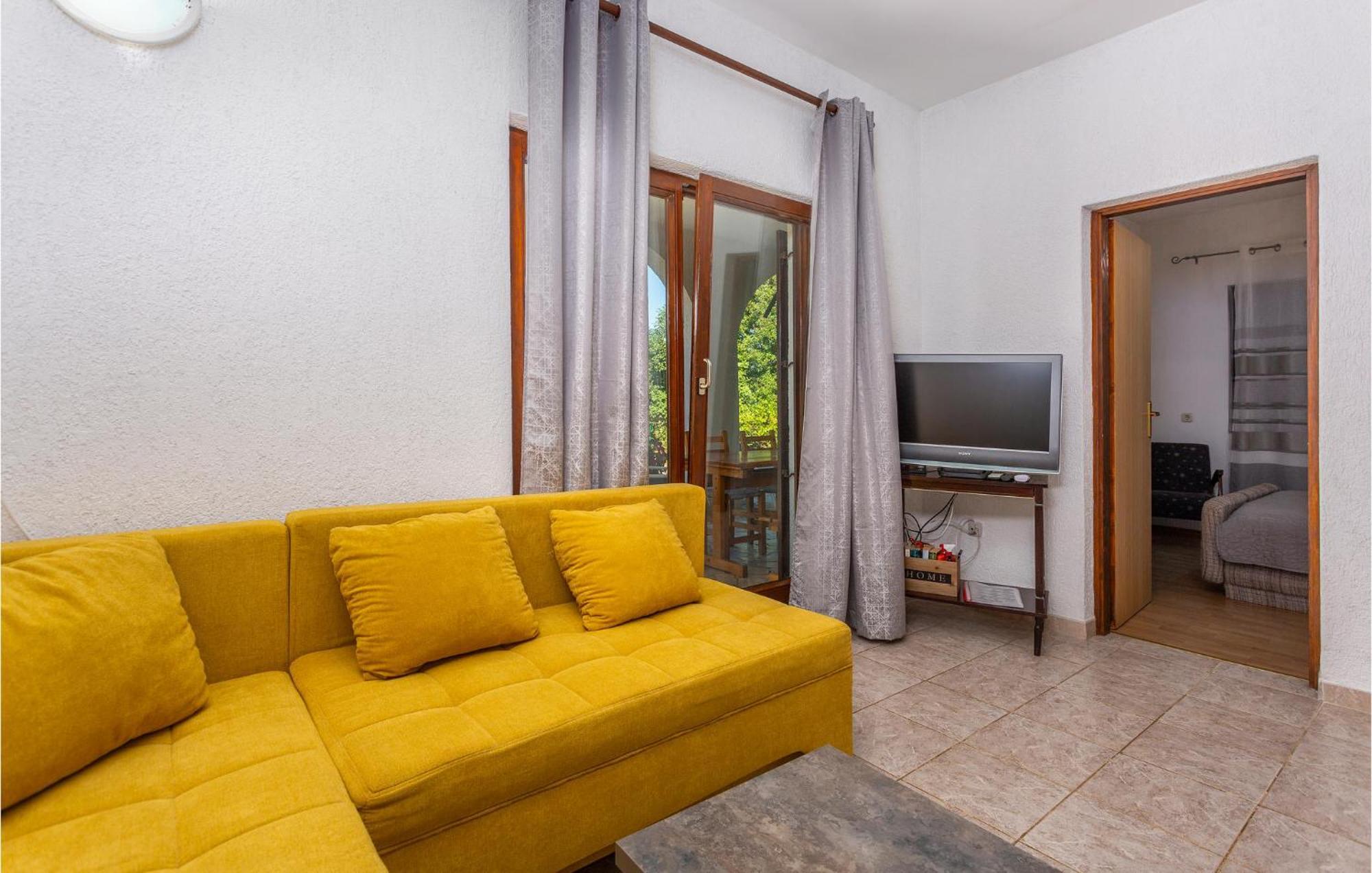 Beautiful Apartment In Malinska With Wifi Luaran gambar