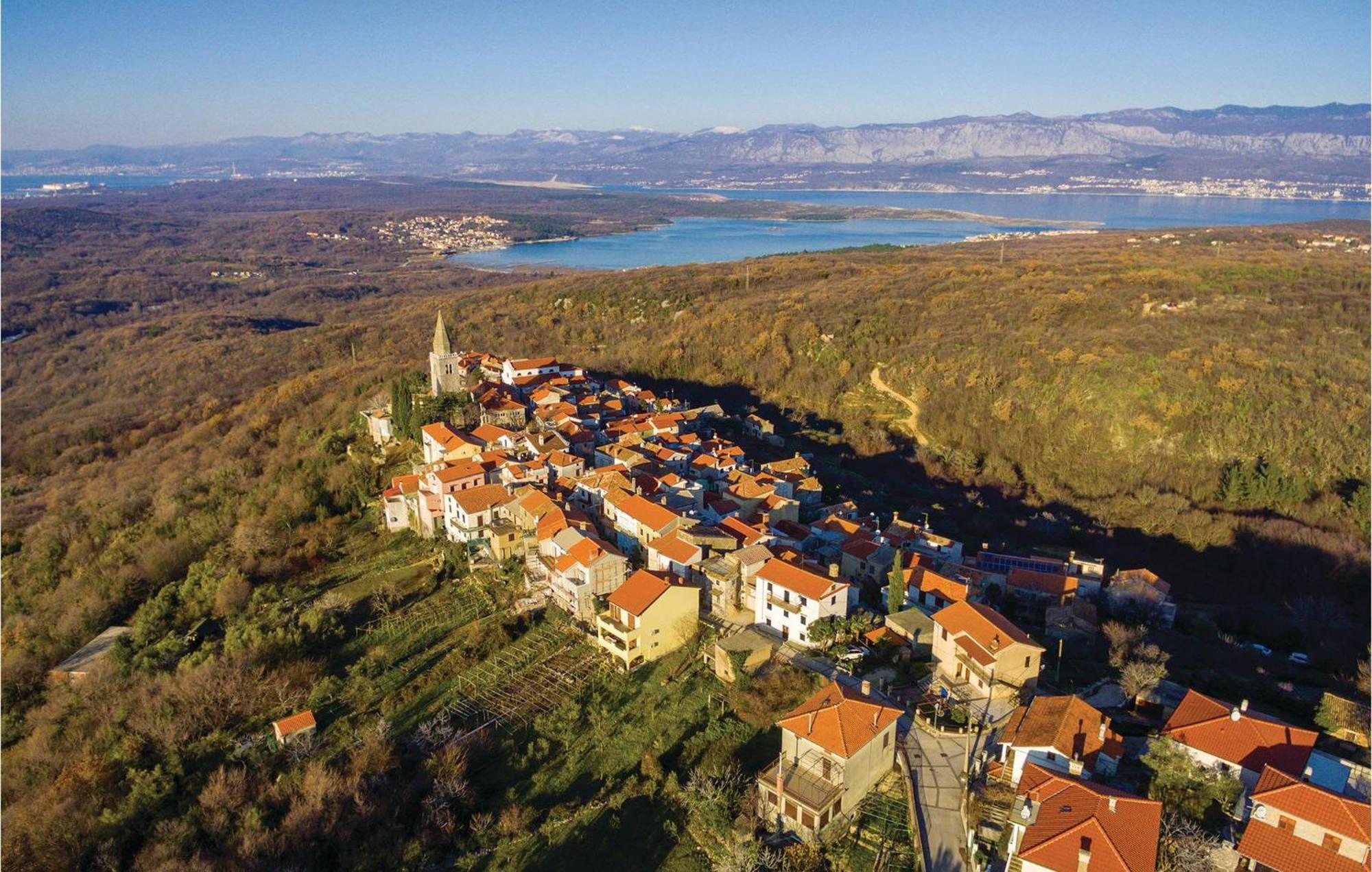 Beautiful Apartment In Malinska With Wifi Luaran gambar