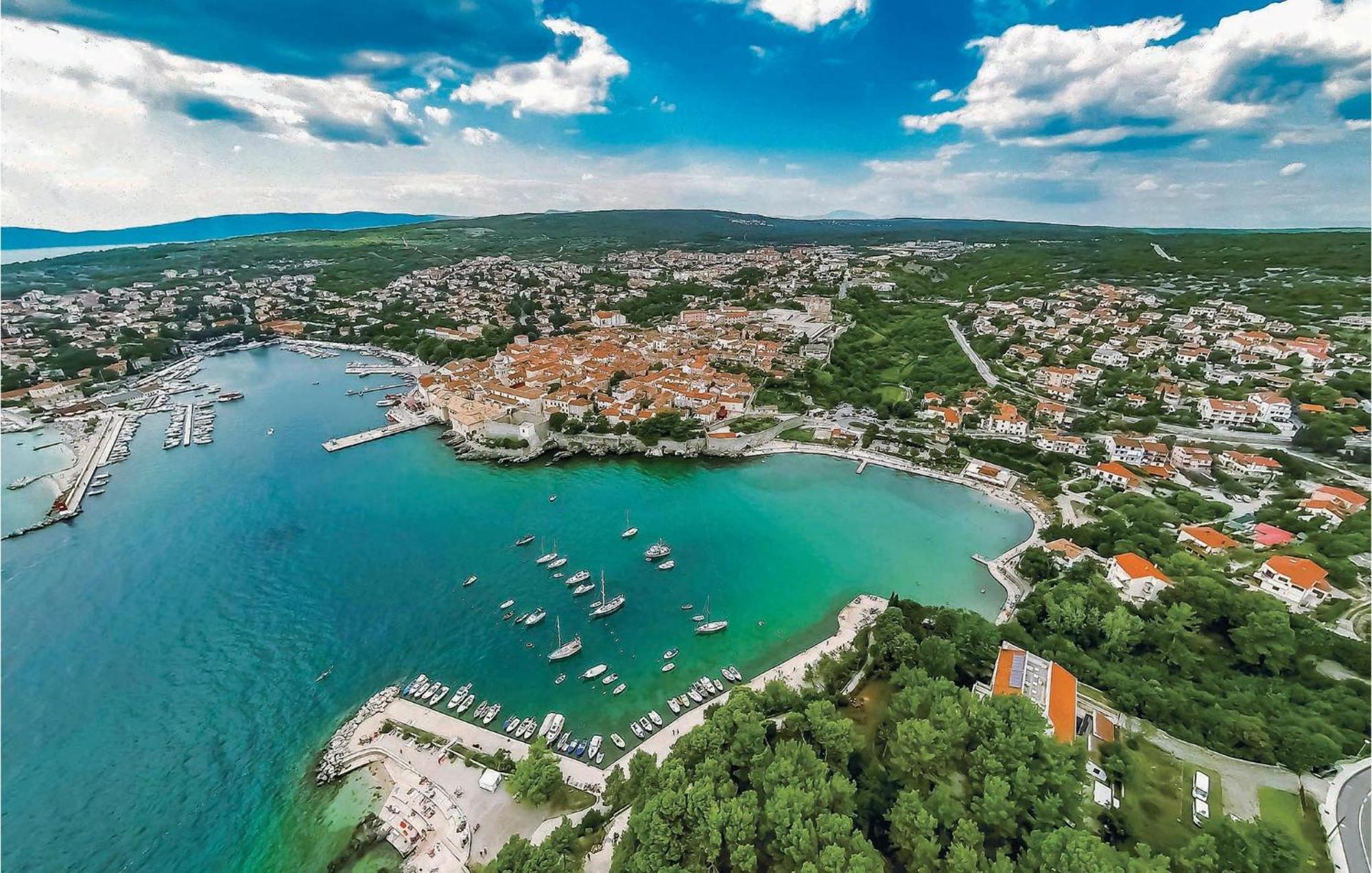 Beautiful Apartment In Malinska With Wifi Luaran gambar