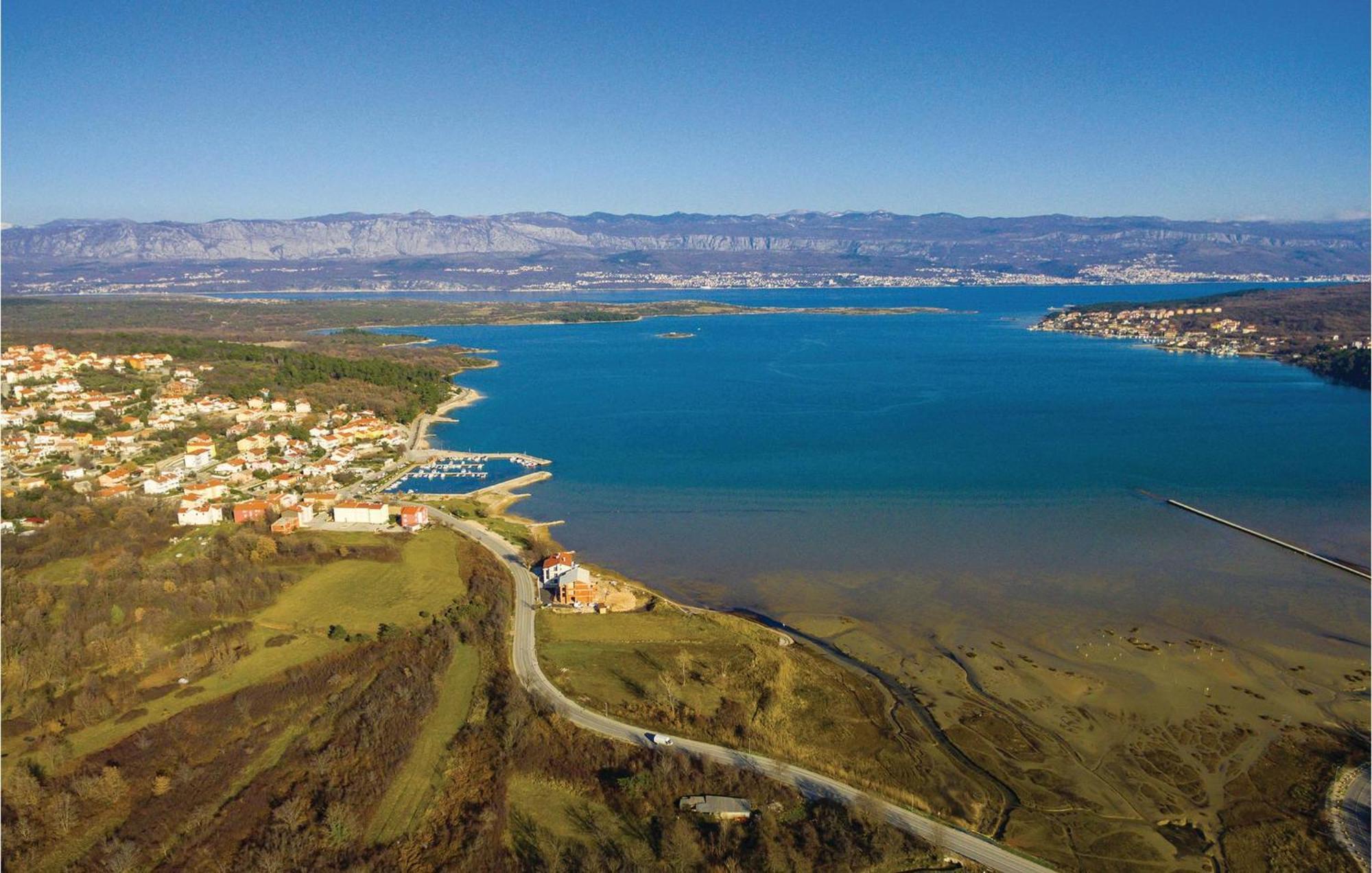 Beautiful Apartment In Malinska With Wifi Luaran gambar